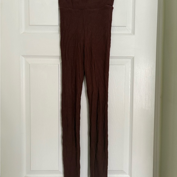 Maroon Ribbed Leggings - Picture 1 of 2